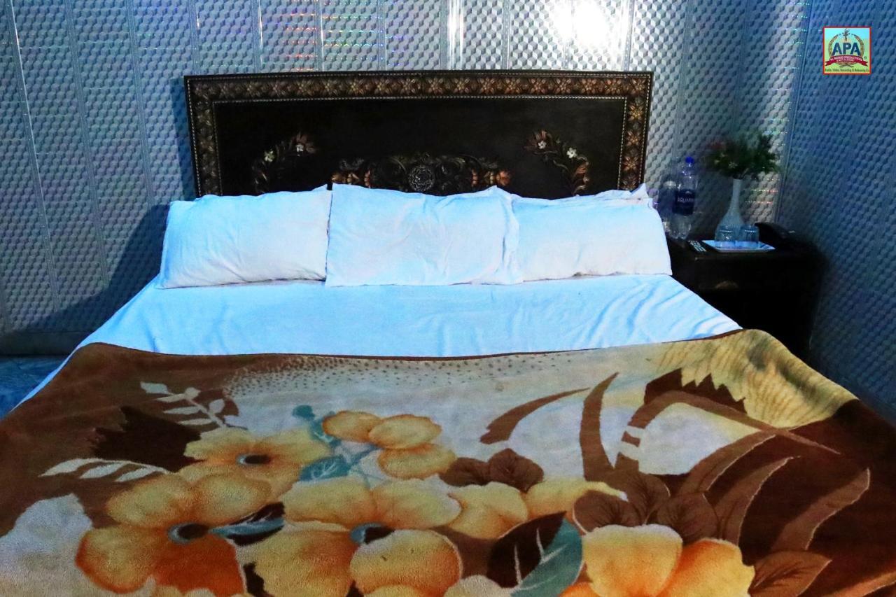 Royal Inn Guest House Lahore Esterno foto